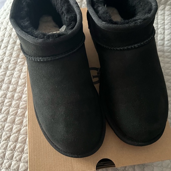 Fall Bundle: UGGWomen's Black Ankle Boots and  Lululemon Belt Bag - Picture 1 of 7